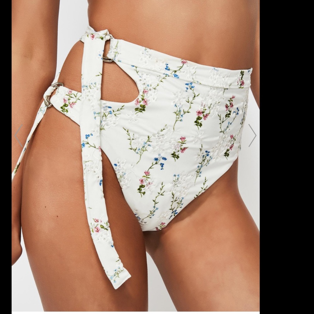 Brooke Buckle Bottoms
Fl&L - S